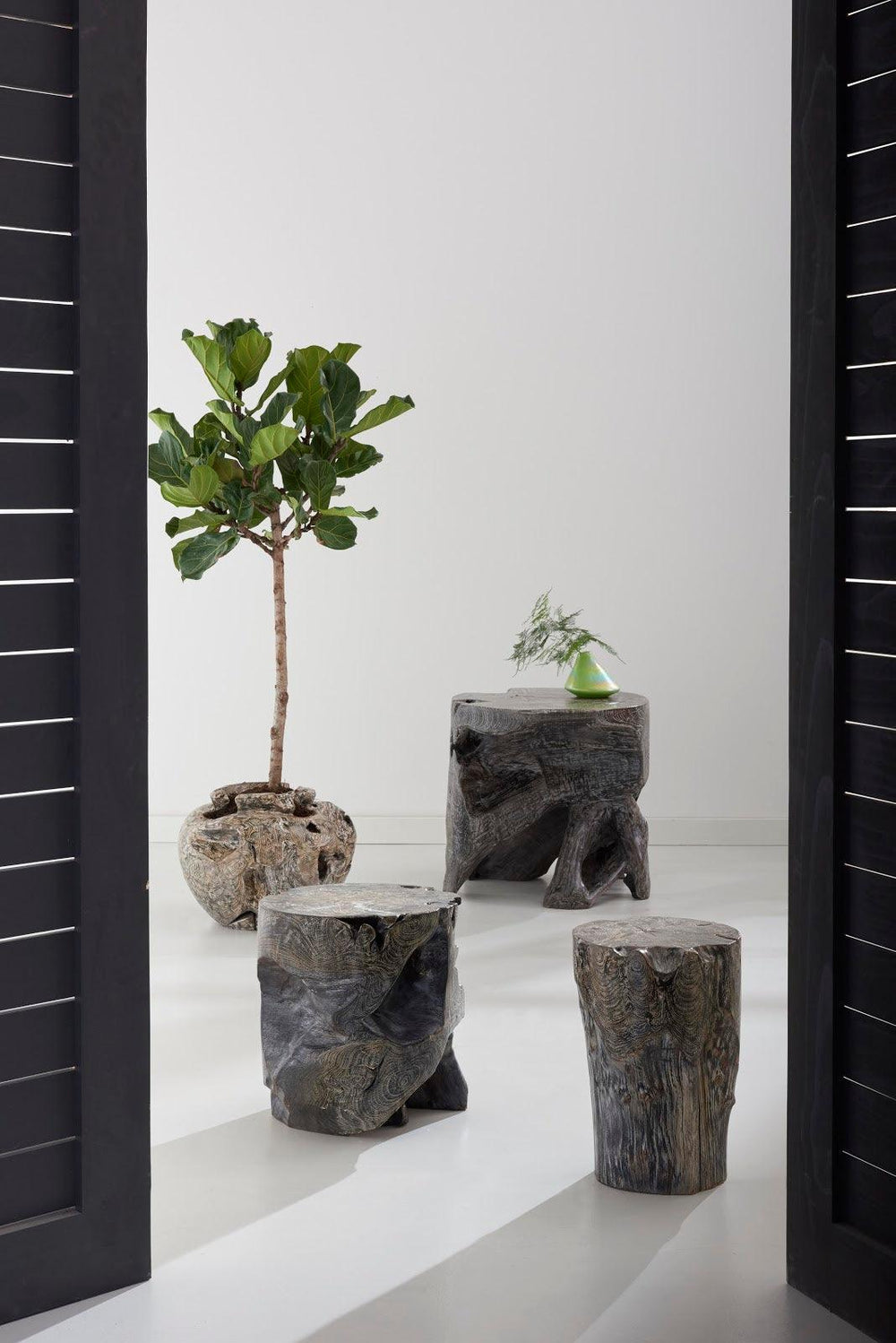 SwayLiving Side Table Black Wash, Round ACCENT TABLES