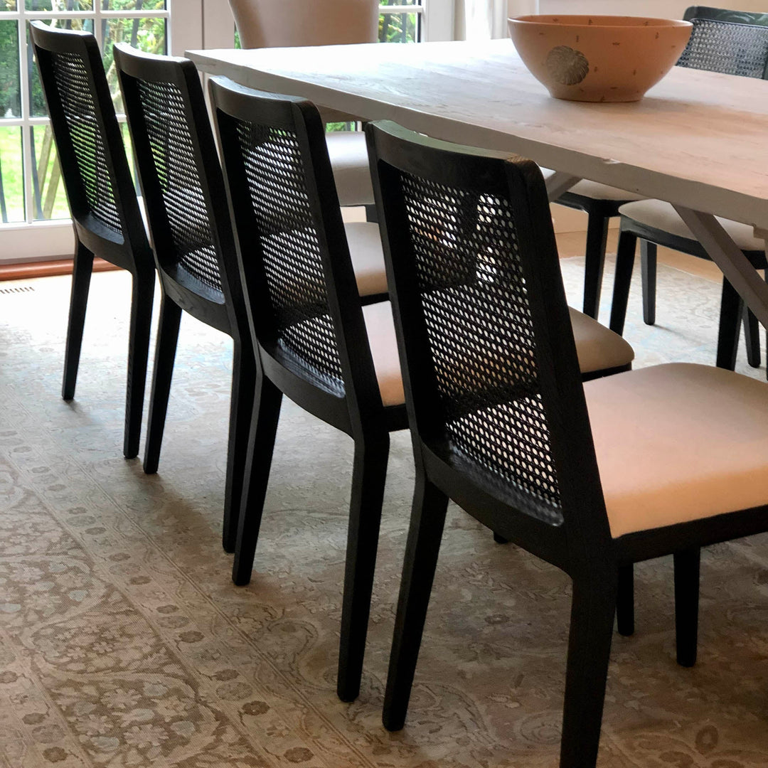 Oyster Linen/Black Frame