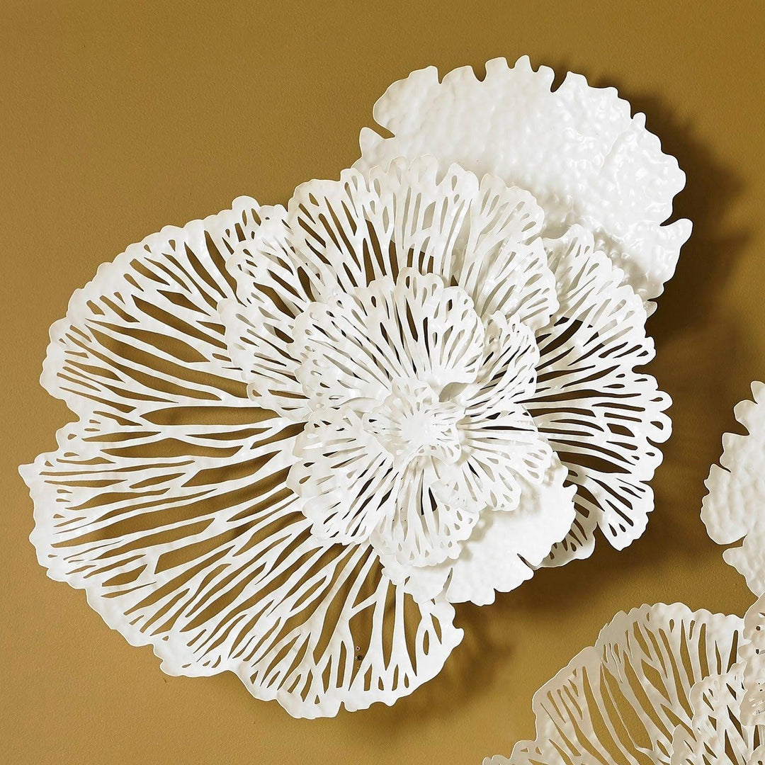 SwayLiving Flower Wall Art, Small, White, Metal WALL ACCENTS