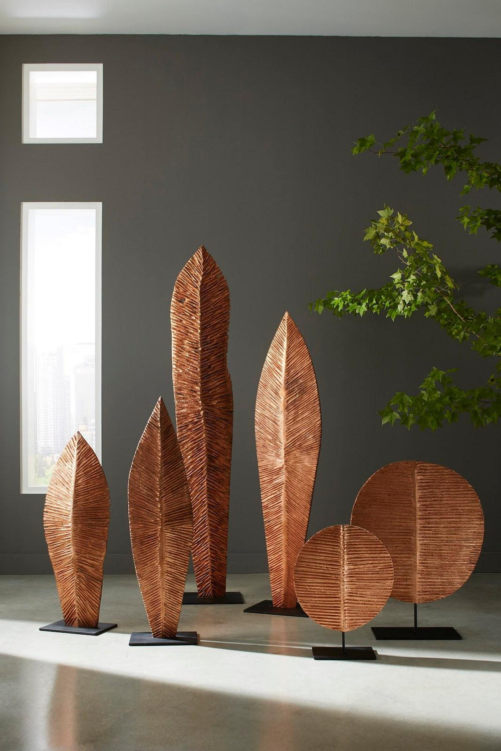 SwayLiving Carved Leaf on Stand, Copper Leaf, XL DECORATIVE OBJECTS